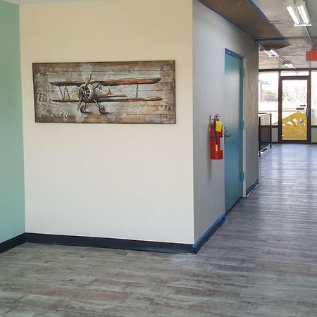 Econo Lodge Oak Grove-Blue Springs Bagian luar foto