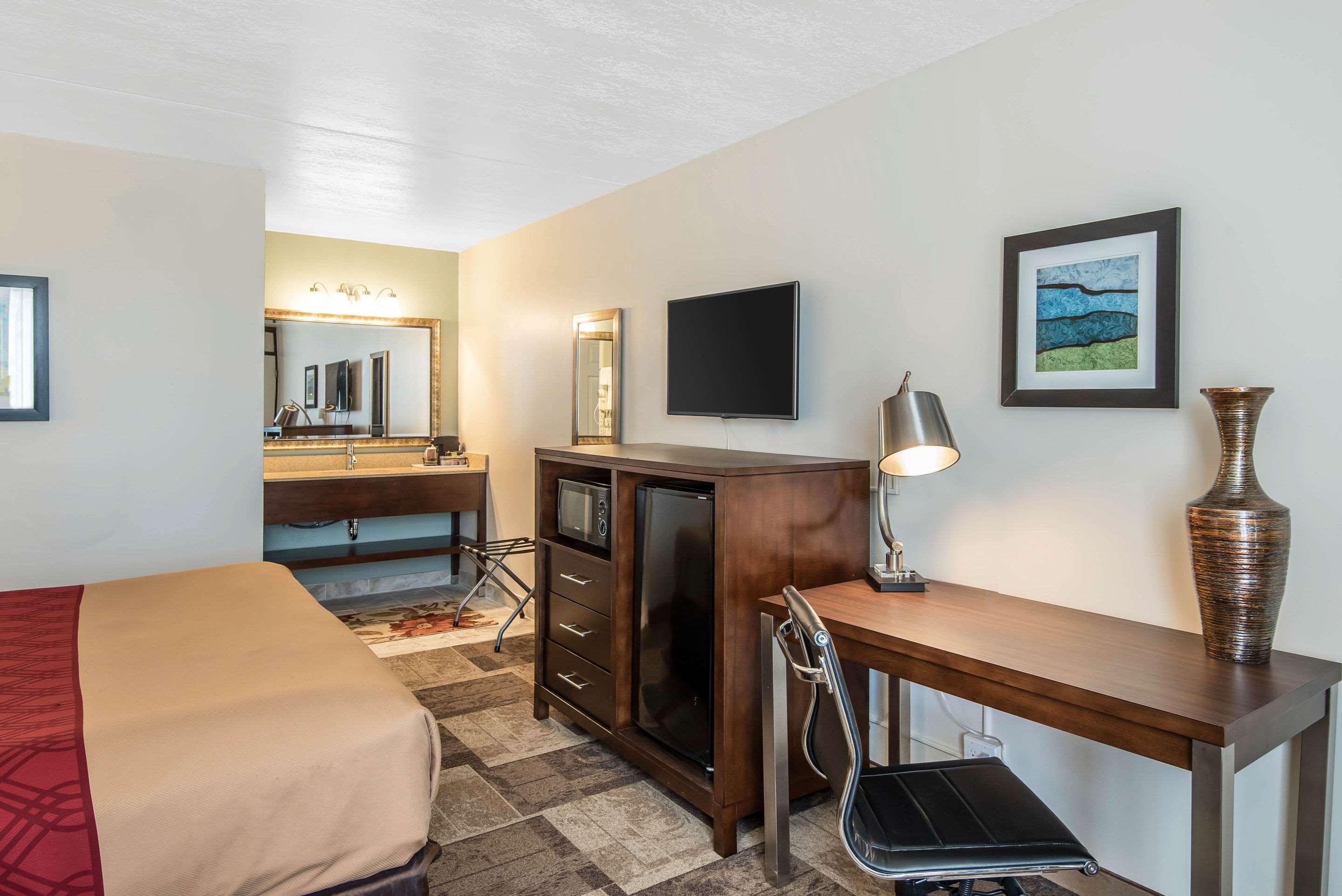 Econo Lodge Oak Grove-Blue Springs Bagian luar foto
