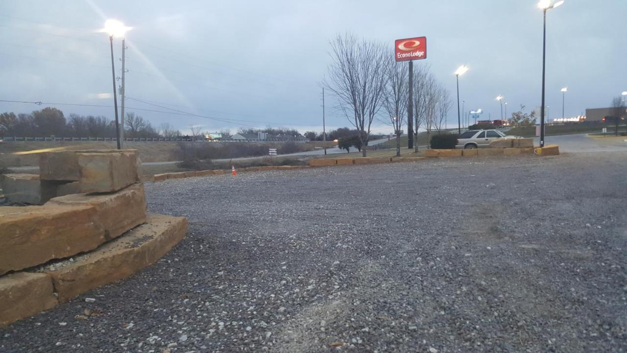 Econo Lodge Oak Grove-Blue Springs Bagian luar foto