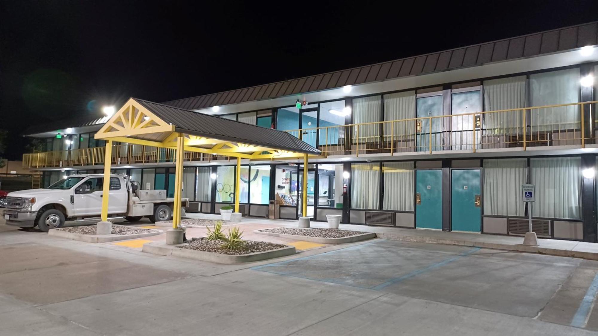 Econo Lodge Oak Grove-Blue Springs Bagian luar foto